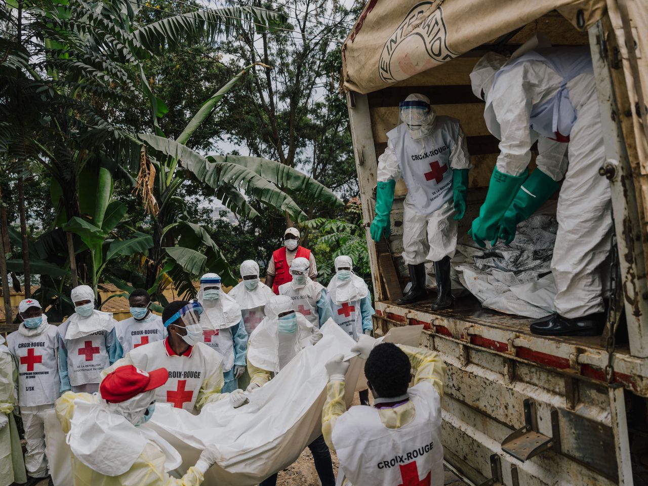 Uporniki M23, ki jih podpira Ruanda, so v vzhodnem Kongu ubili več kot 140 civilistov, poroča organizacija za človekove pravice.