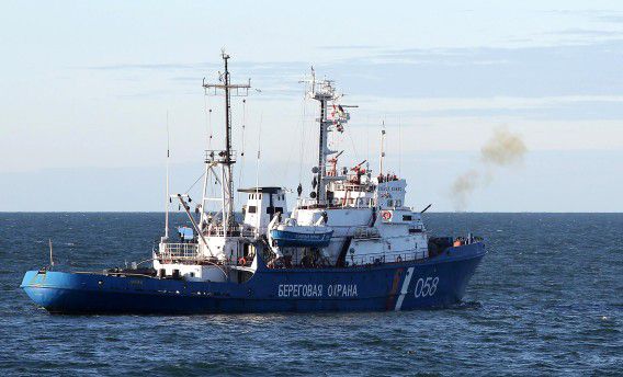Een schip van de Russische kustwacht vuurde woensdag waarschuwingsschoten af op de Arctic Sunrise van Greenpeace.