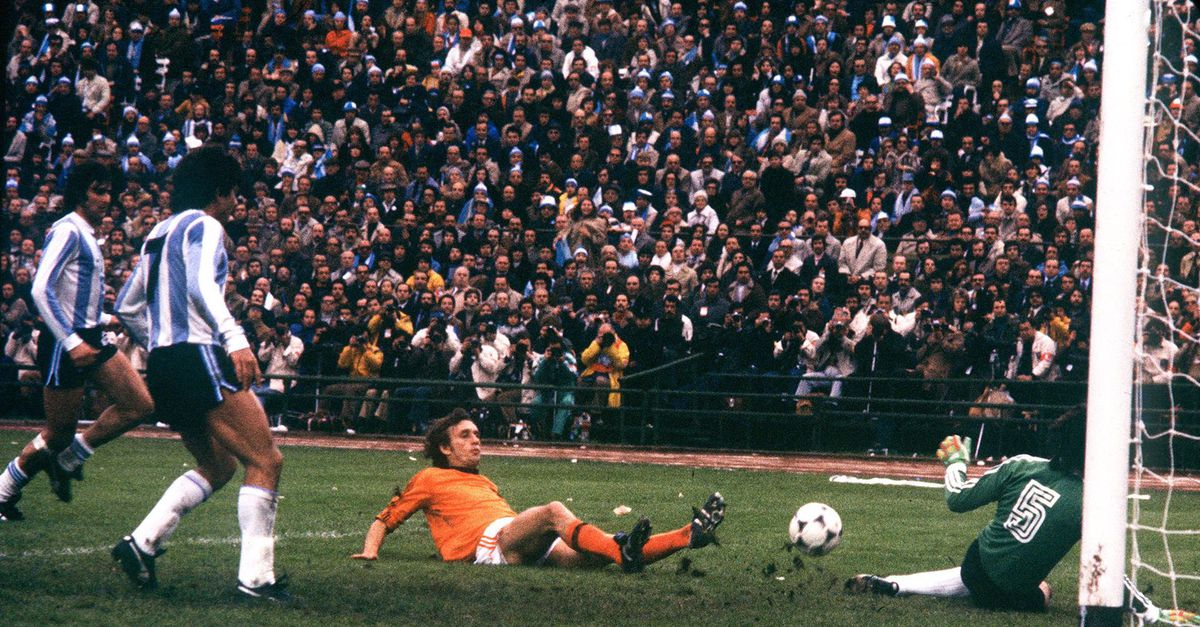 Voor Altijd De Man Van De Wk Bal Tegen De Paal Nrc