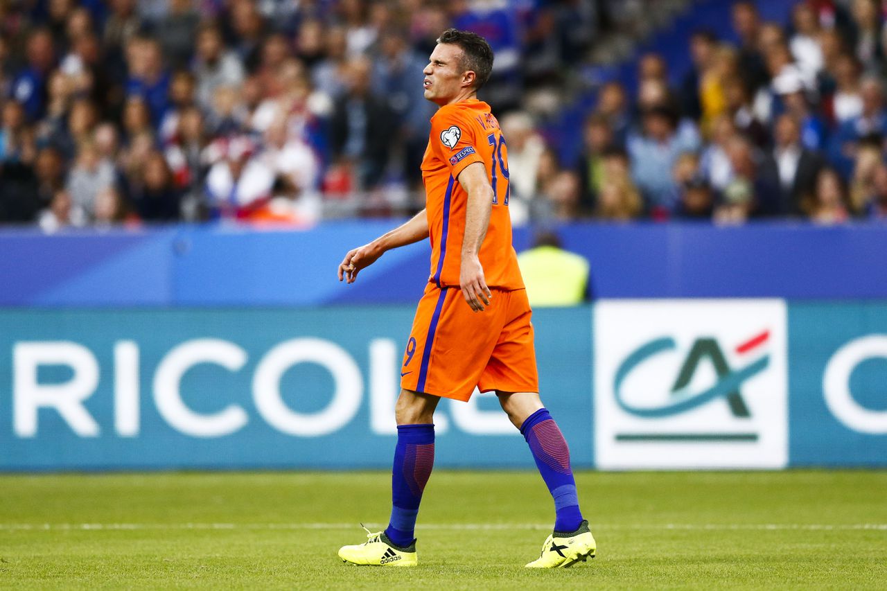 Van Persie Haakt Geblesseerd Af Voor Bulgarije Nrc