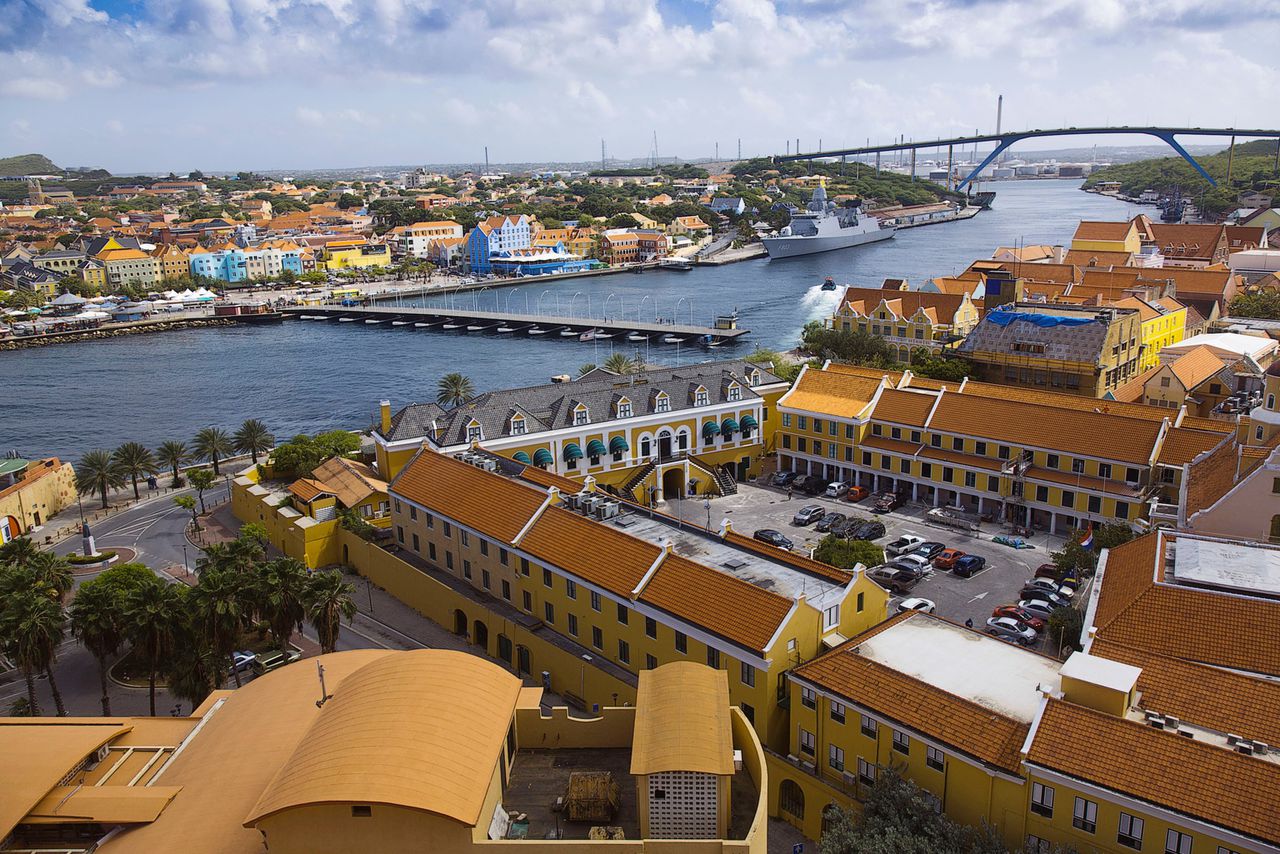 De Curaçaose economie krimpt al jaren, onder meer door de crisis in het nabijgelegen Venezuela.
