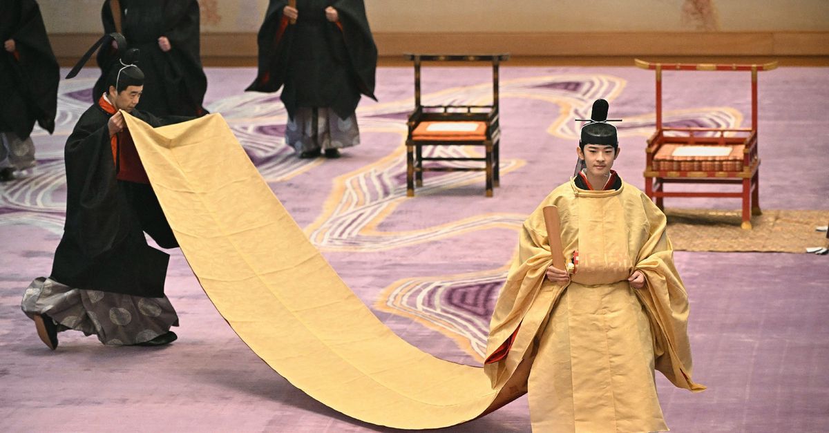 Met kroon en schaar wordt de jongste Japanse troonopvolger volwassen