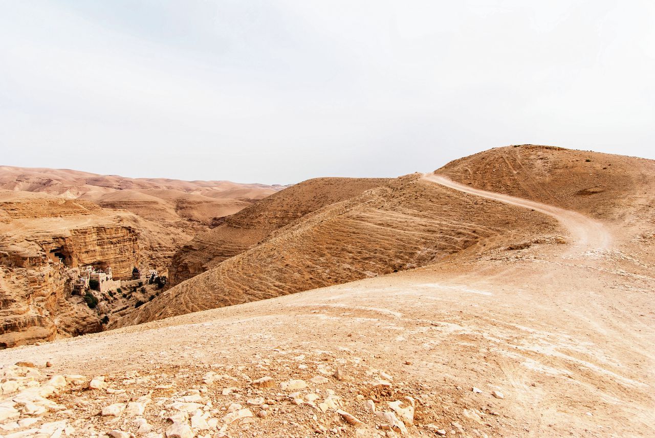 Wadi Qelt met op de achtergrond het St. George klooster.