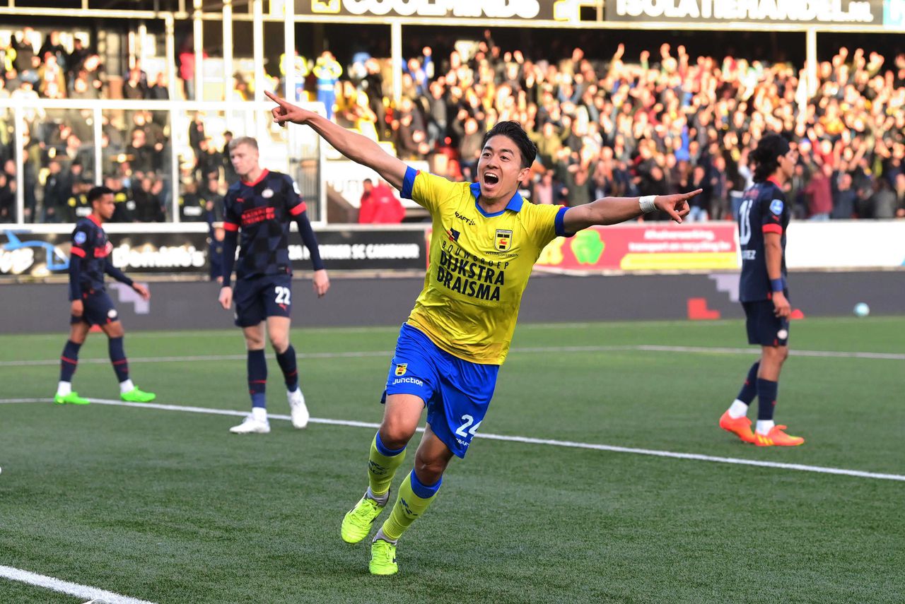 PSV lijdt pijnlijke nederlaag tegen SC Cambuur: 3-0 