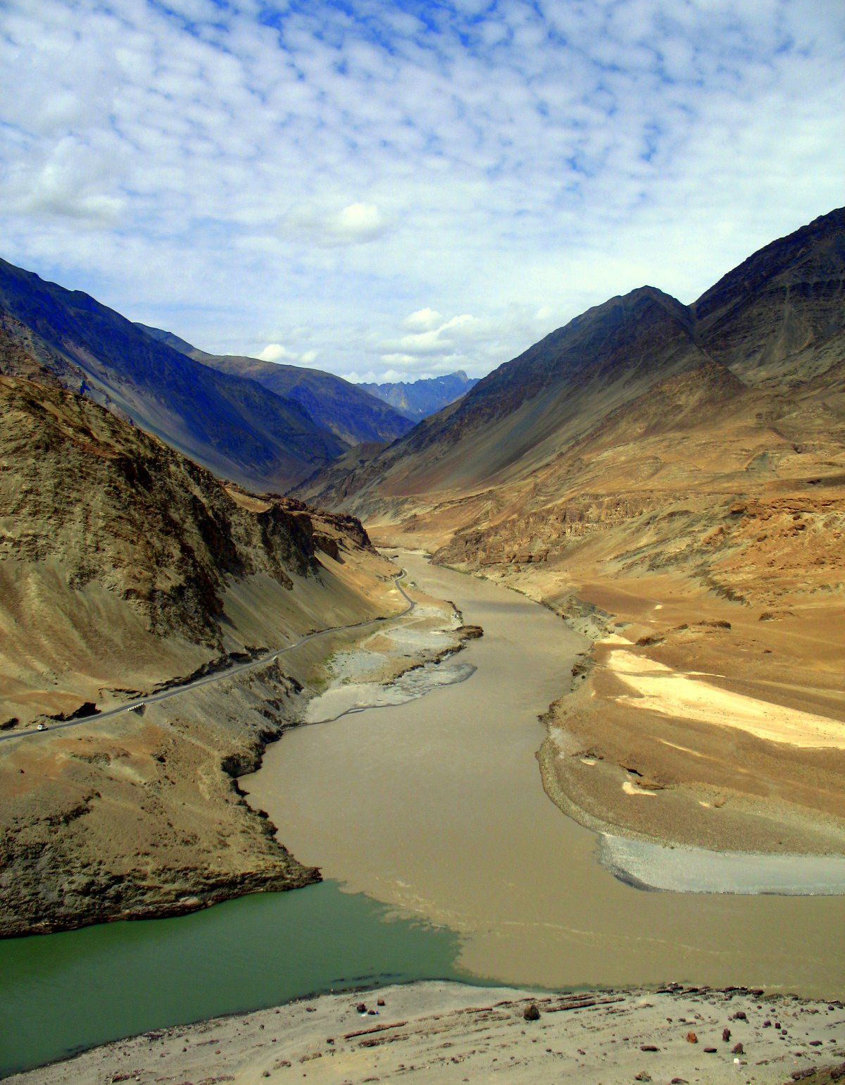 De Indus in de Leh-vallei. Foto Piacan