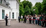 Premier Dick Schoof geeft een verklaring over de val van het kabinet Schoof, na afloop van een ingelaste ministerraad in het Catshuis. Foto Bart Maat