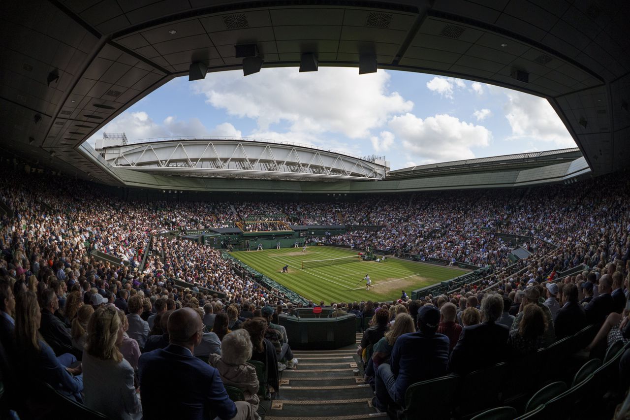 Op Wimbledon speelt tennislegende Roger Federer tegen Hubert Hurkacz in de kwartfinale van het herentoernooi in 2021.