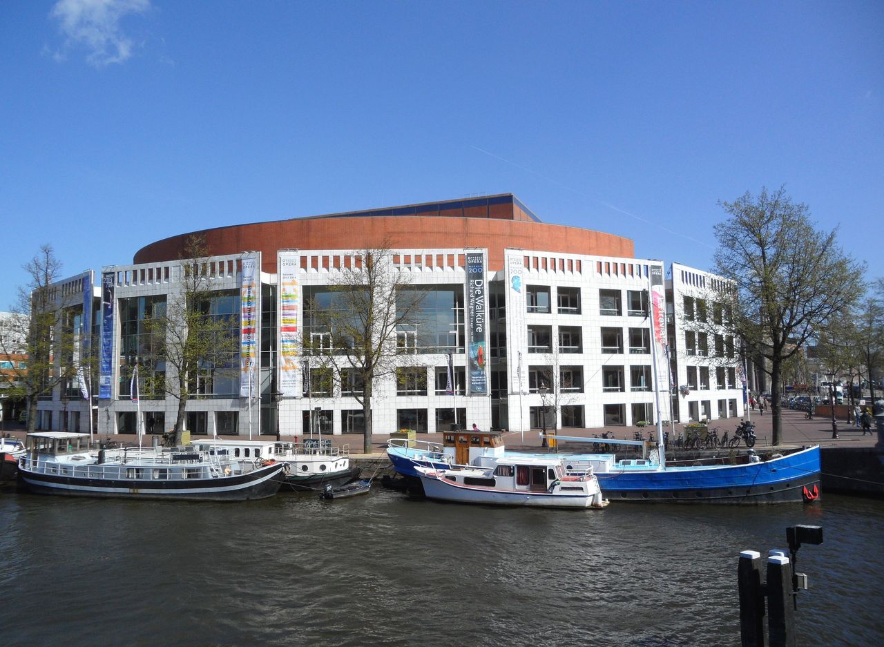 De Stopera in Amsterdam, waar de Amsterdamse gemeenteraad zetelt.