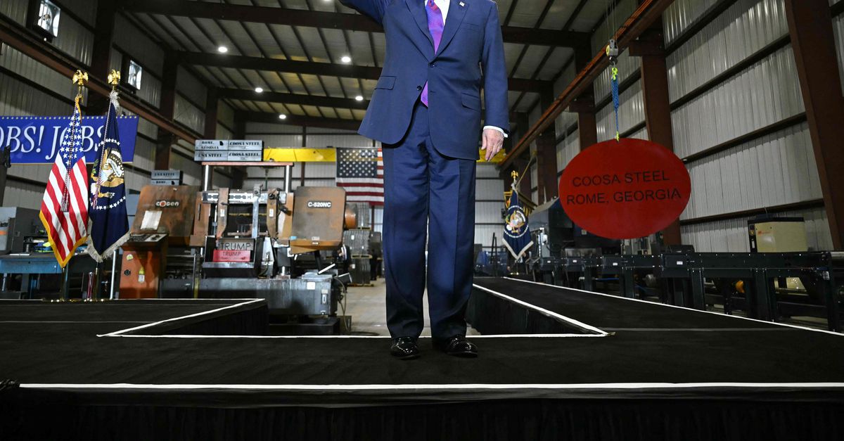 Hoe rampzaliger zijn populariteit, hoe meer Trump de verkiezingen naar zijn hand probeert te zetten