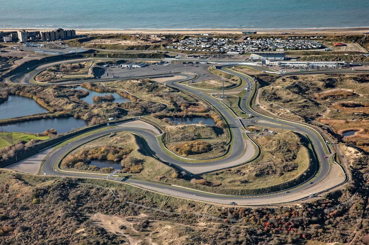 Een luchtopname van het circuit van Zandvoort.