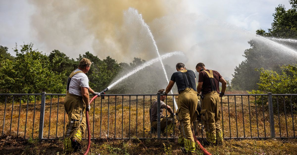 NL-alert voor natuurbrand Oostrum, defensie zet drie blushelikopters in