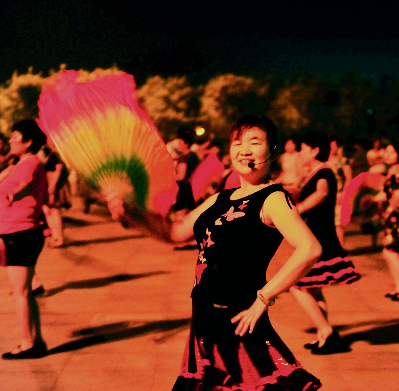 Dansende Chinese vrouwen op een plein in Zhumadian, een middelgrote stad in de provincie Henan.