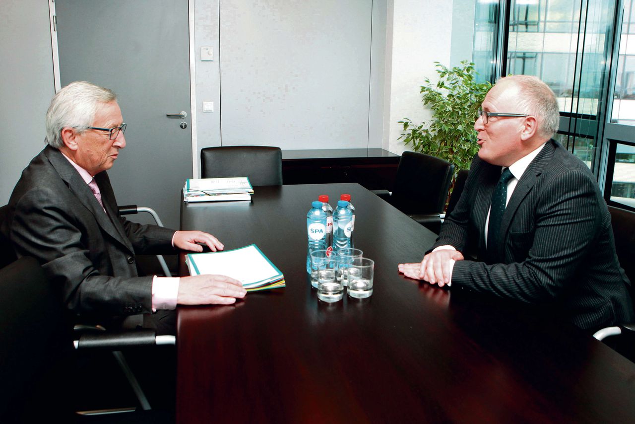 Minister Frans Timmermans sprak gisteren in Brussel met Jean-Claude Juncker, de nieuwe voorzitter van de Europese Commissie. Foto ANP