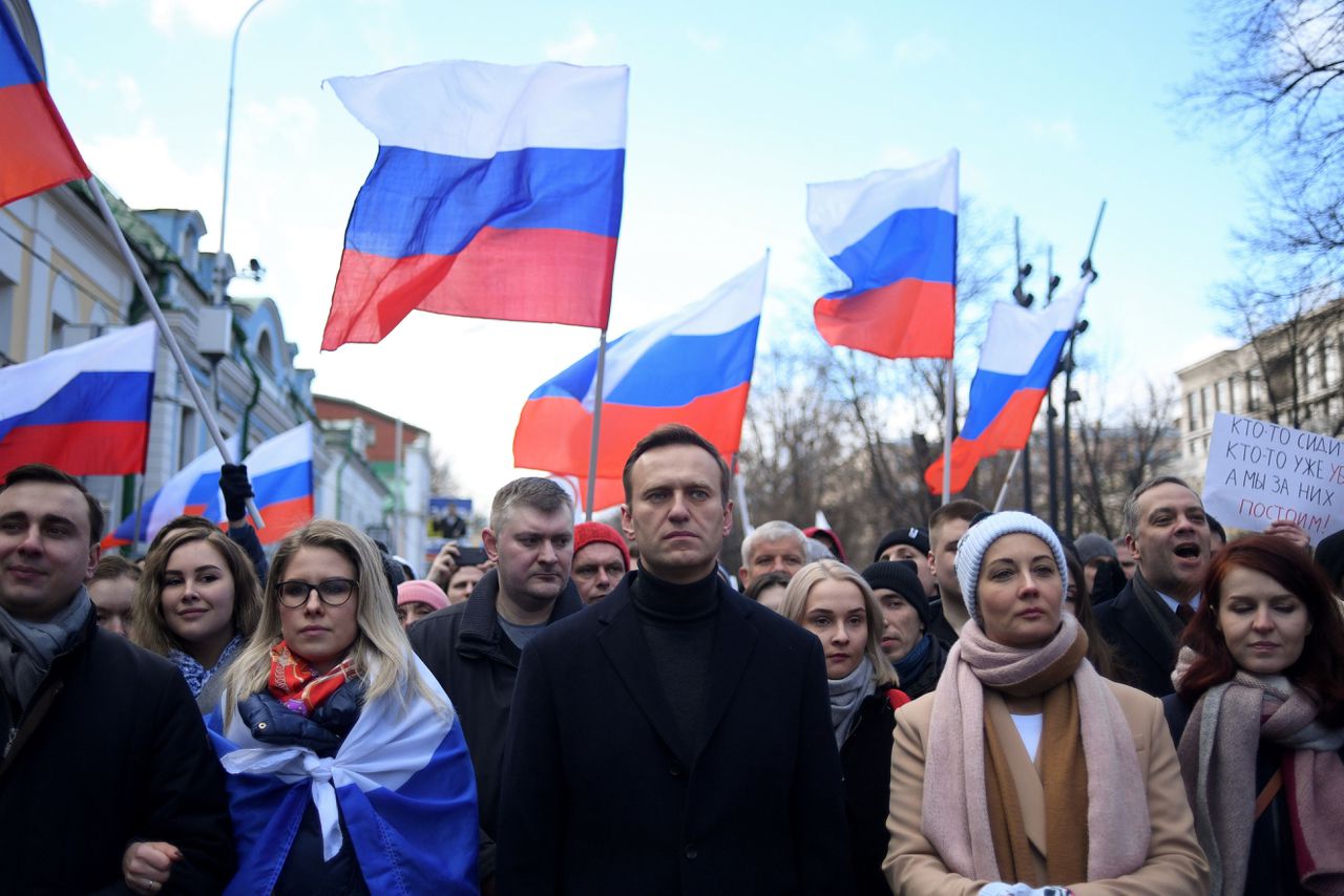 Rusland doet opnieuw onderzoek naar Navalny en dreigt met celstraf 