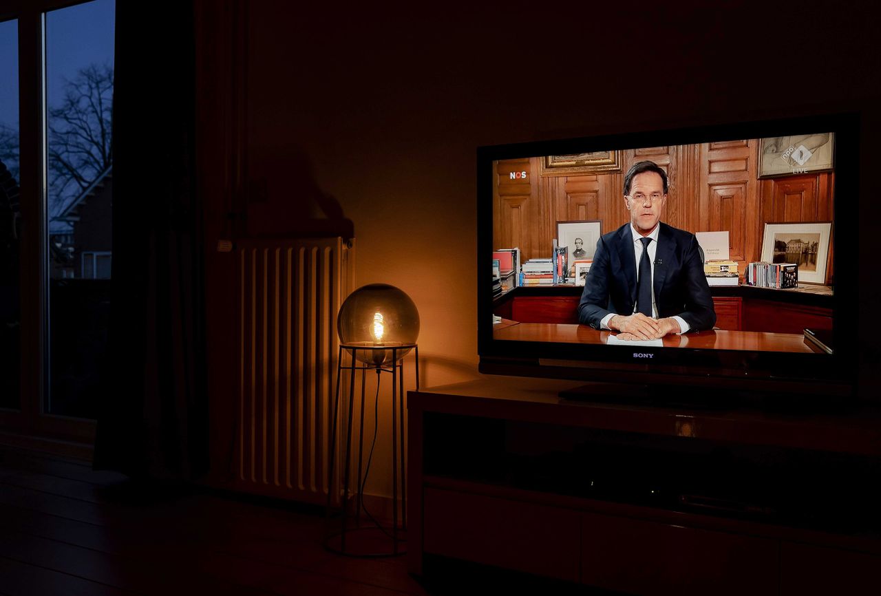 Minister-president Mark Rutte spreekt op maandagavond 16 maart de Nederlanders toe over de coronacrisis.