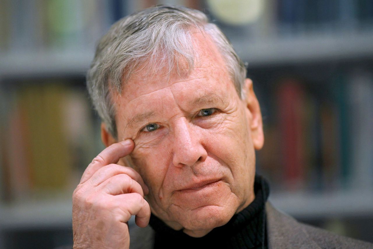 Israëlische auteur Amos Oz (79) overleden - NRC