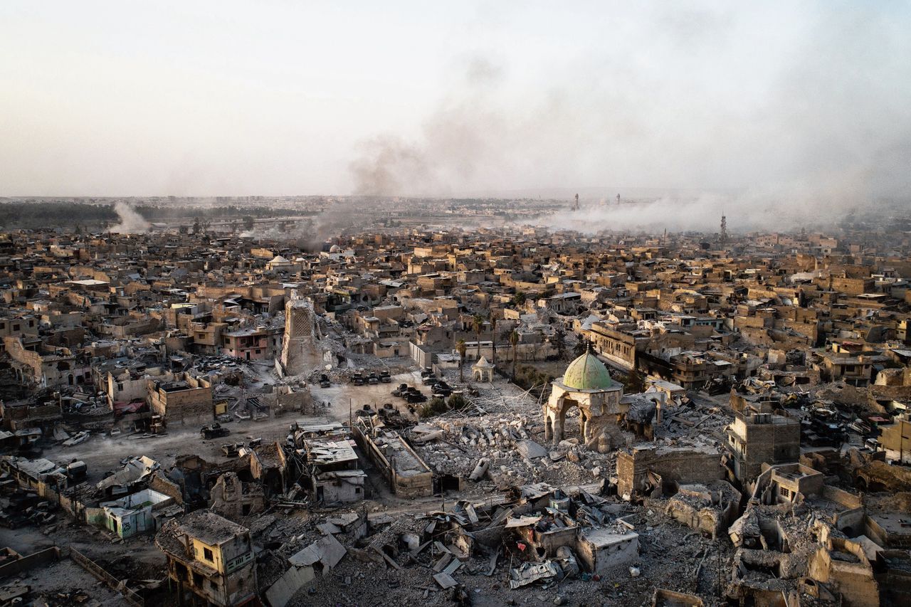 De zwaar gehavende Oude Stad van Mosul, met de Al-Nuri-moskee, op 4 juli, waar IS werd verdreven.
