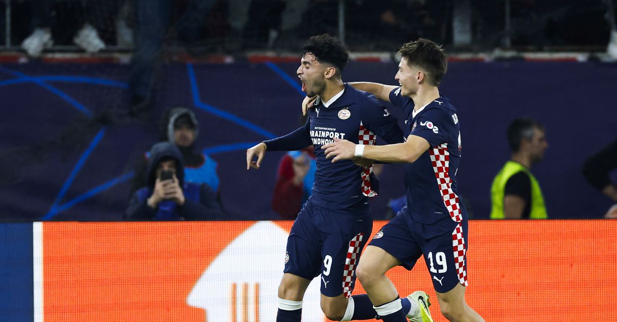 PSV pakt op valreep punt tegen Olympiakos in Champions League