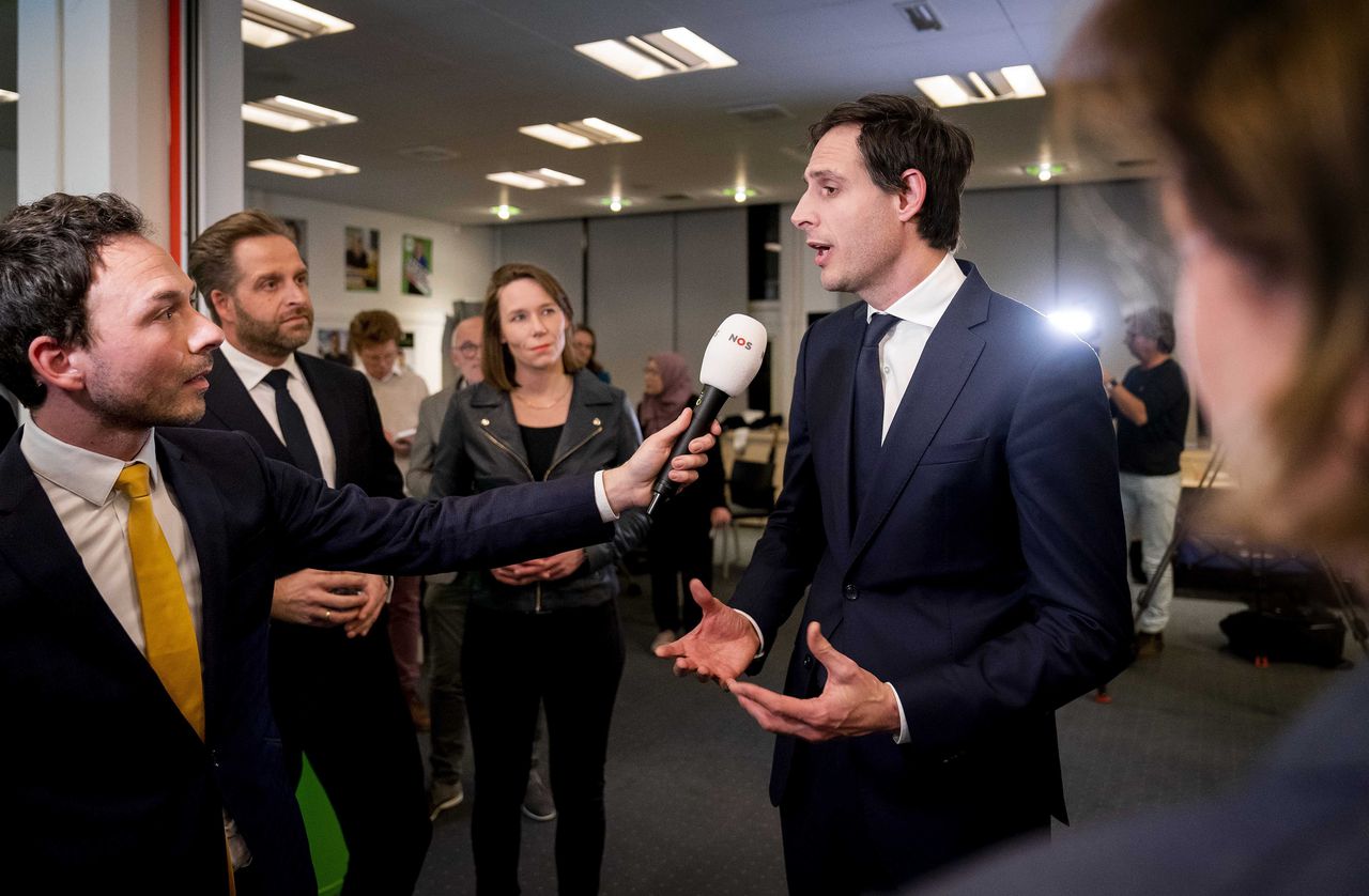CDA-lijsttrekker Wopke Hoekstra reageert met ministers Hugo de Jonge (Wonen) en Hanke Bruins Slot (Binnenlandse Zaken) op het partijbureau op de uitslagen voor de gemeenteraadsverkiezingen.