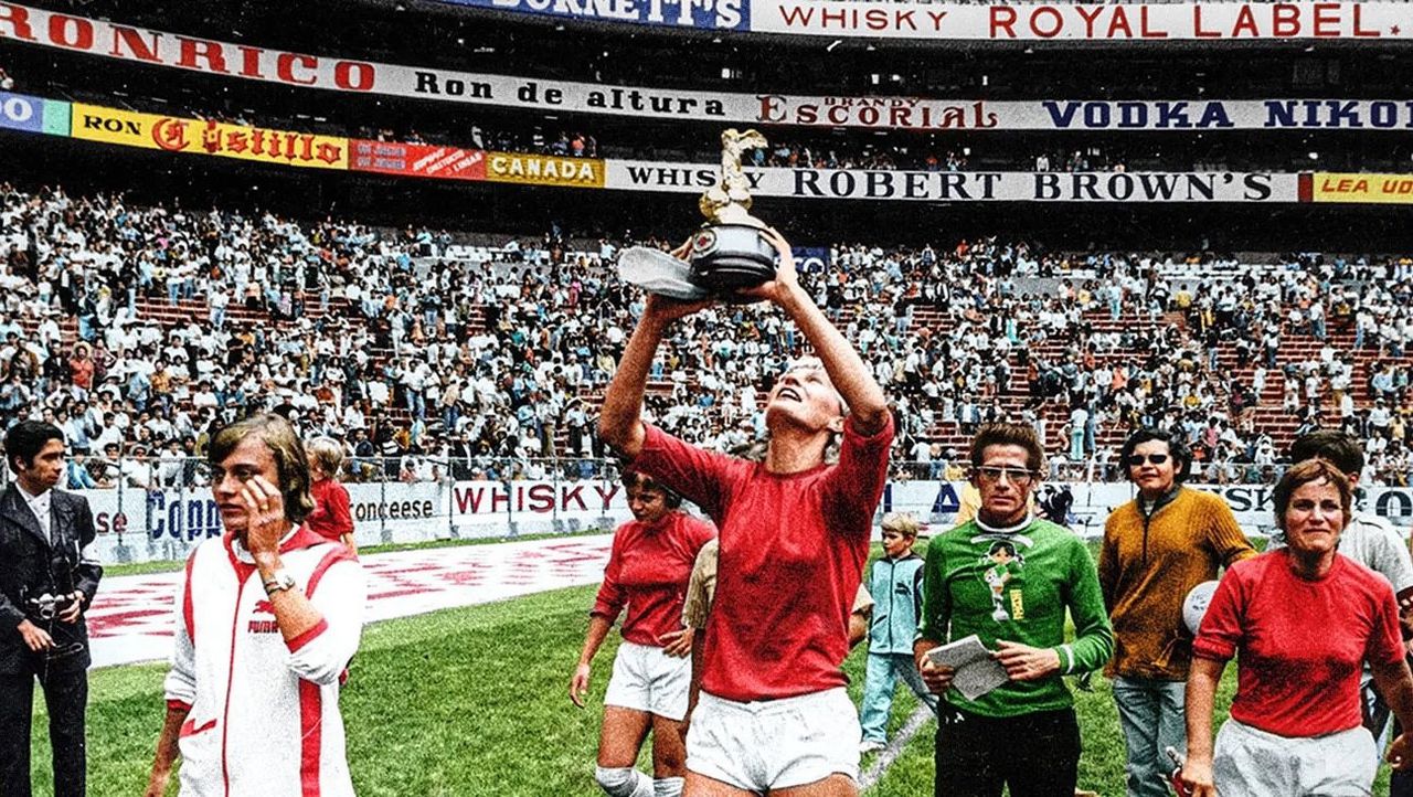 Het vergeten WK van 1971: zes vrouwenteams in uitverkochte Mexicaanse voetbalstadions 