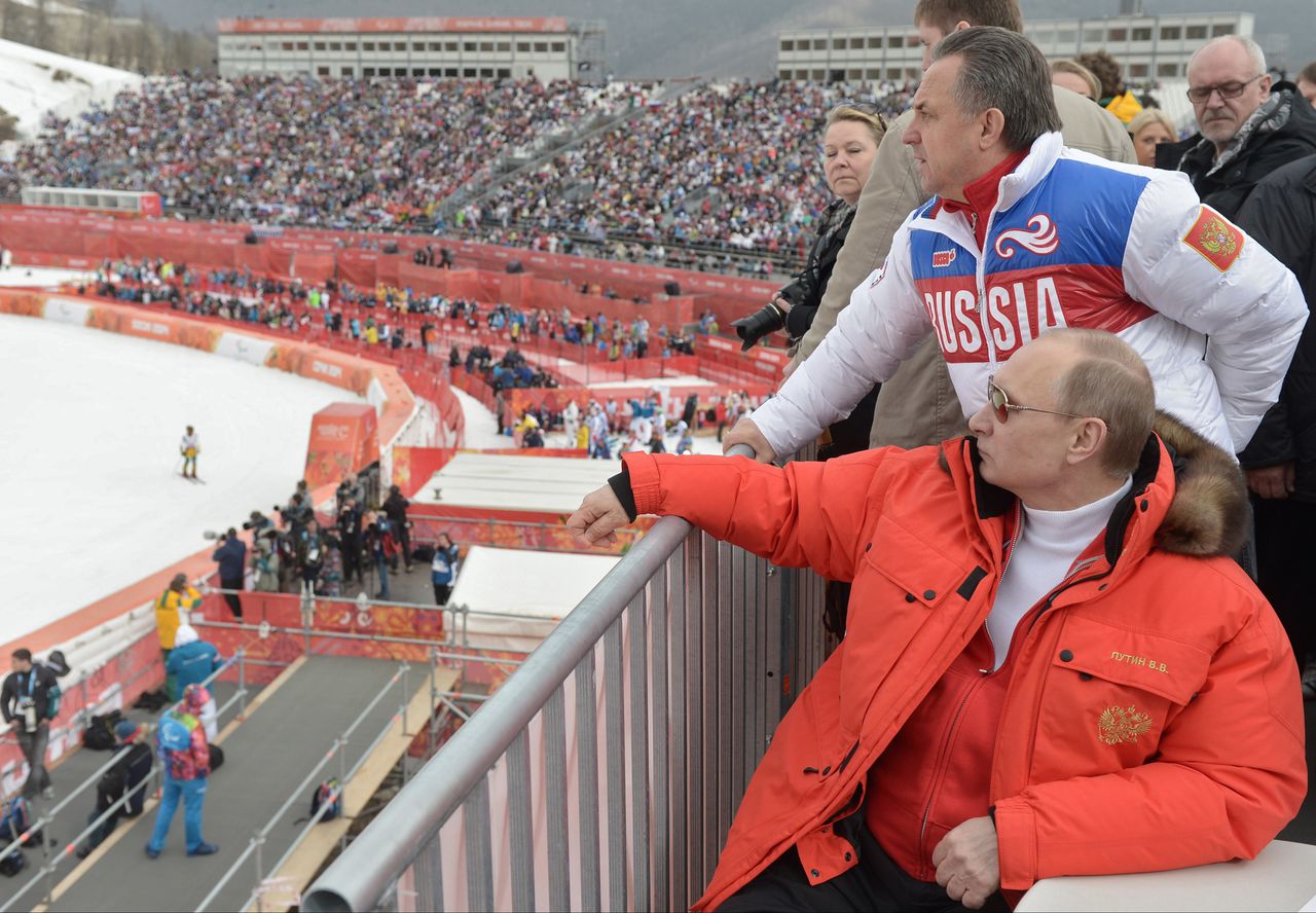 President Vladimir Poetin en de Russische minister van Sport, Vitaly Mutko tijdens de Olympische Spelen in Sotsji