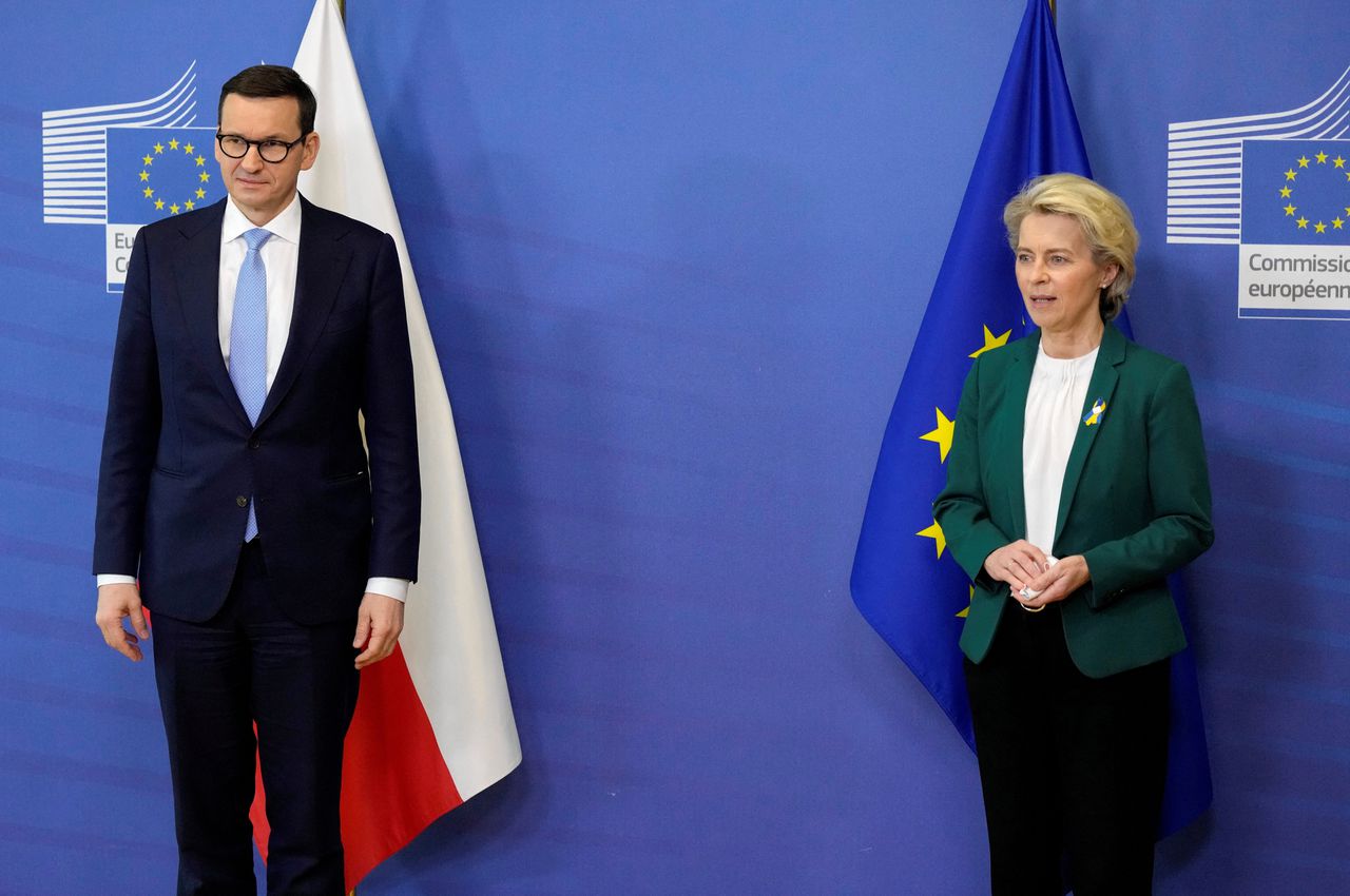 Rechtersverenigingen klagen EU aan om miljardensteun aan Polen 