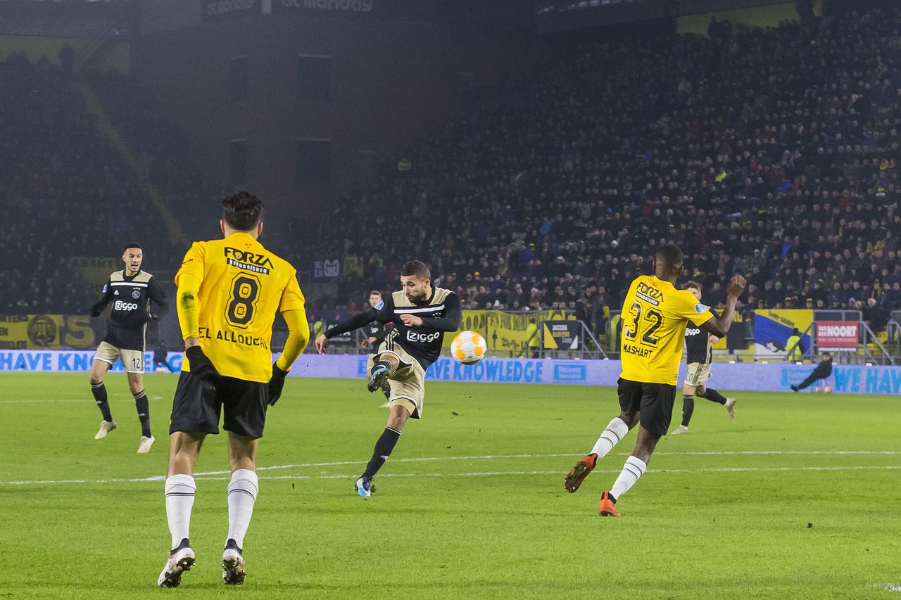 Ajax verslaat NAC Breda met 3-0 