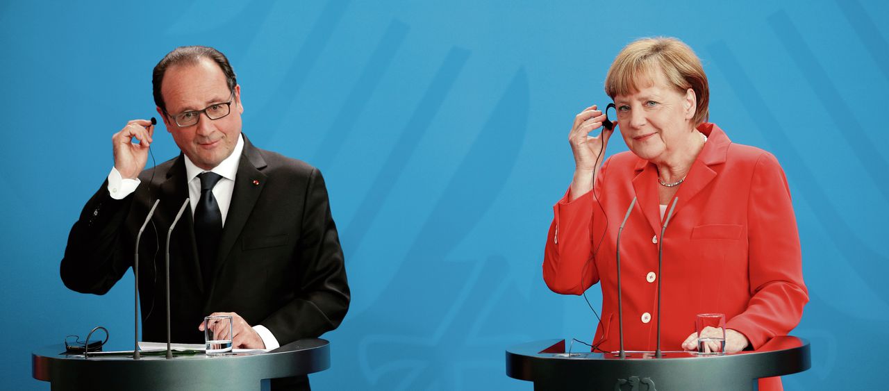De Franse president François Hollande (l) en de Duitse bondskanselier AngelaMerkel, in mei tijdens persconferentie.