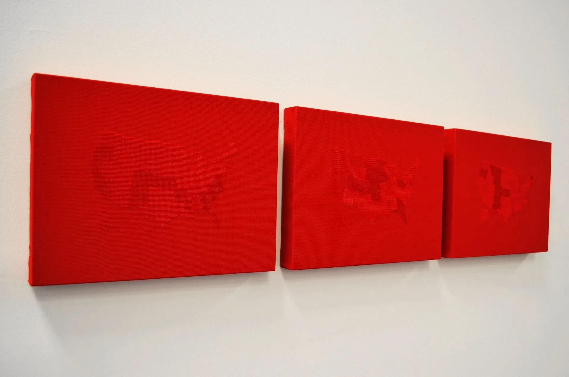 Textiel Biënnale: de realiteit van macht en geweld komt in zachte