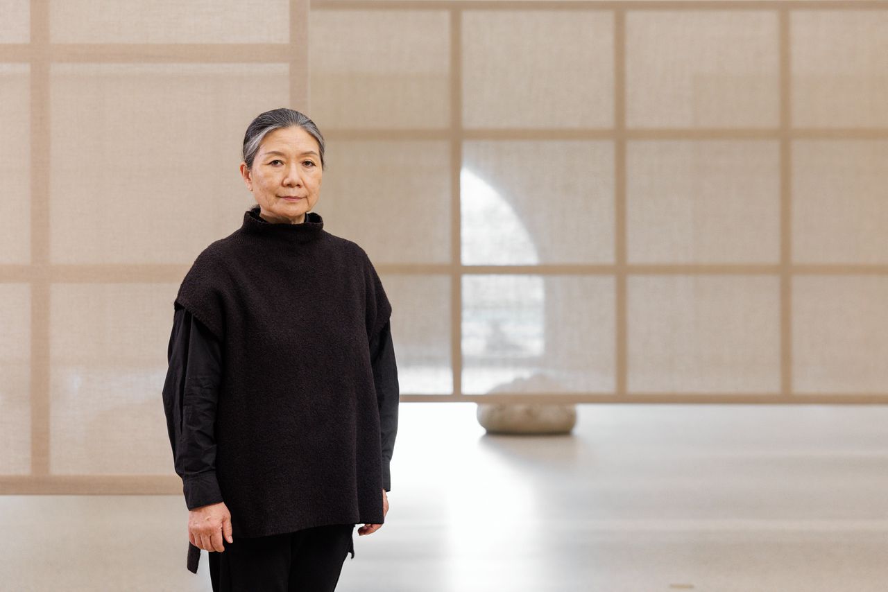 De Zuid-Koreaanse kunstenaar Kimsooja laat zien hoe textiel en migratie samenhangen 