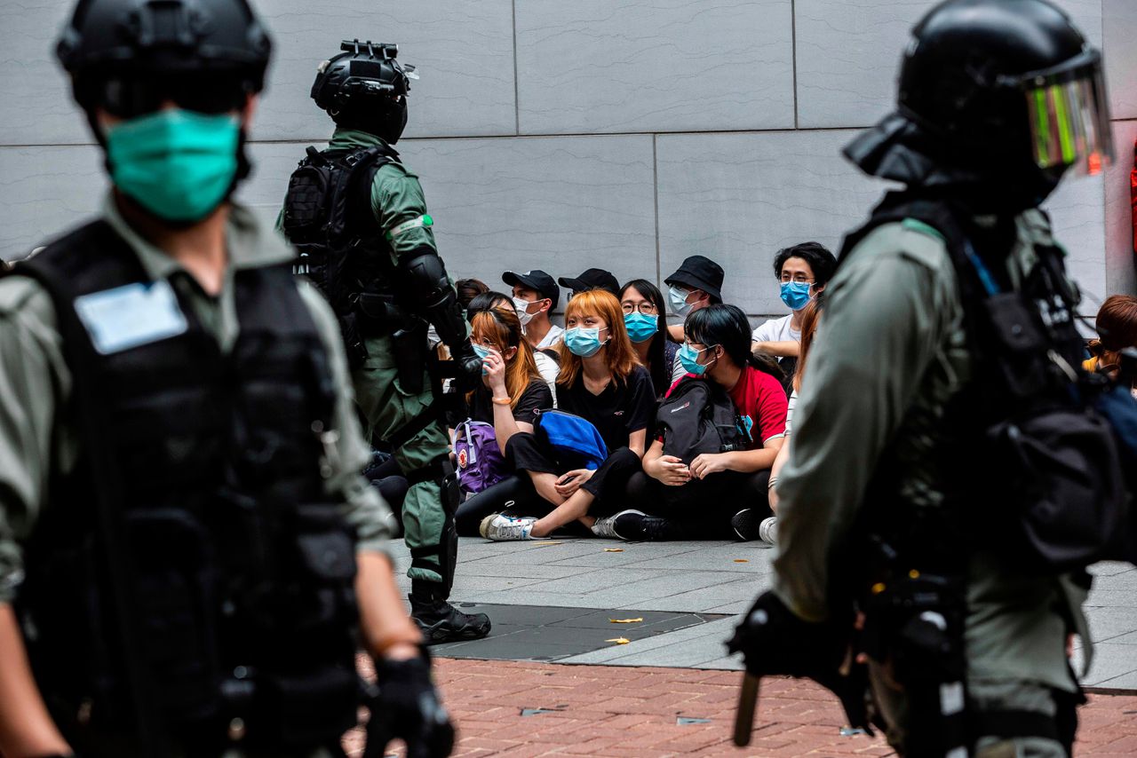 Oproerpolitie arresteerde woensdag honderden demonstranten in Hongkong.