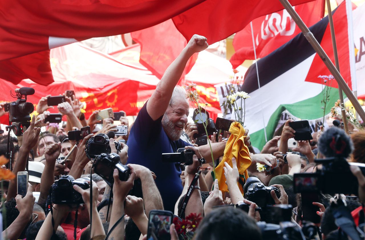 Braziliaanse ex-president Lula zegt zichzelf aan te gaan geven 