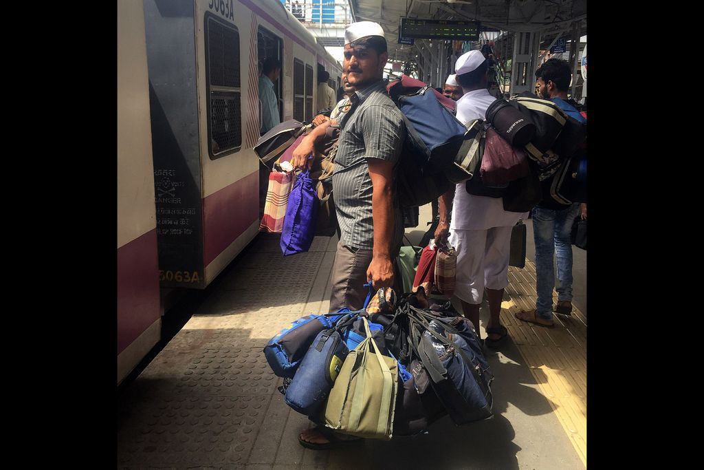 Verkeerschaos of niet, de maaltijdbezorger in India is altijd op tijd 