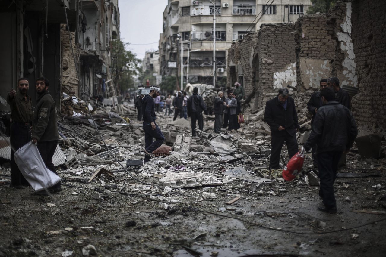 De raketaanvallen legden ook een ziekenhuis in de stad Douma in puin