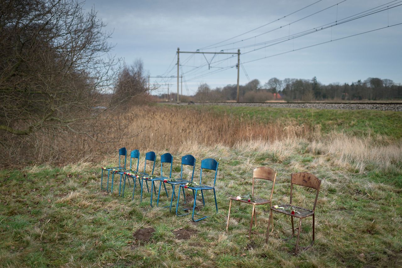 De Punt in Drenthe bij een herdenking van de zes Molukse treinkapers en de twee Nederlandse passagiers die in 1977 de dood vonden.