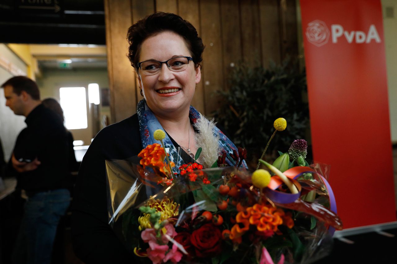 Nelleke Vedelaar tijdens de bekendmaking van de nieuwe partijvoorzitter van de PvdA