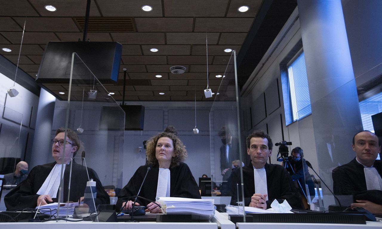 De advocaten van De Brauw Blackstone Westbroek die namens Shell het verweer voerden.