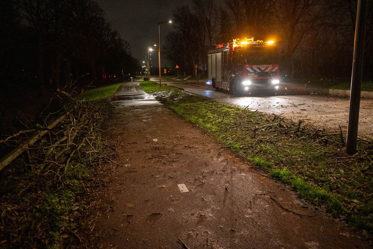 Storm Henk veroorzaakt op veel plekken in Nederland overlast 