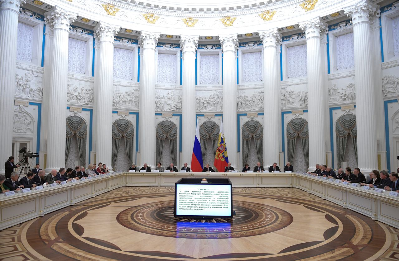 President Poetin tijdens een vergadering met een werkgroep over zijn hervormingen.