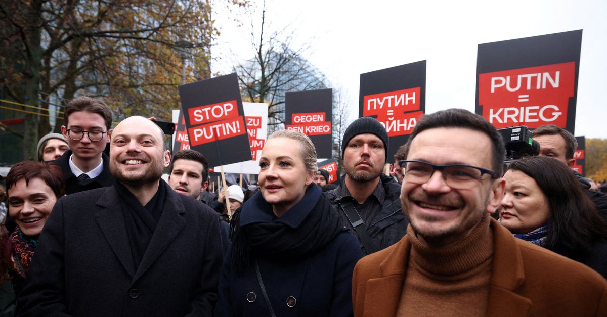 分断されたロシアの反対派はベルリンで「私たちにはたくさんの人がいる！」とデモしている。
