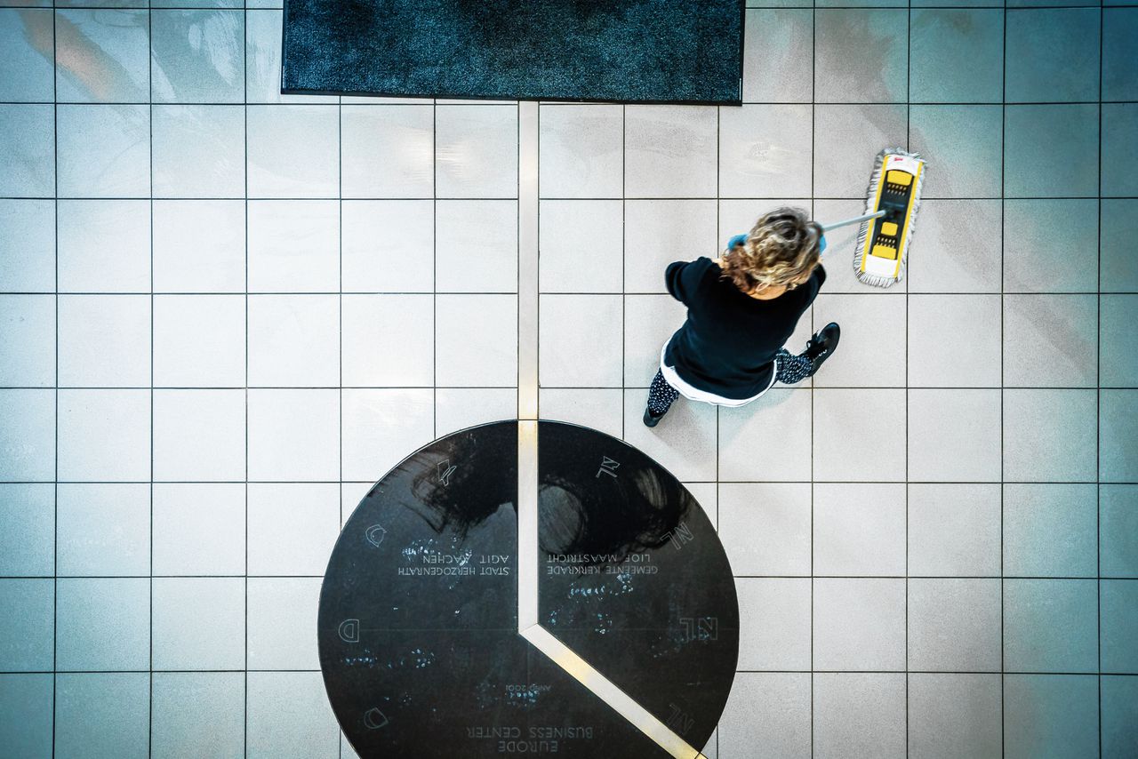 Corona-angst: 'het lijkt wel Kerst in de supermarkt' - NRC