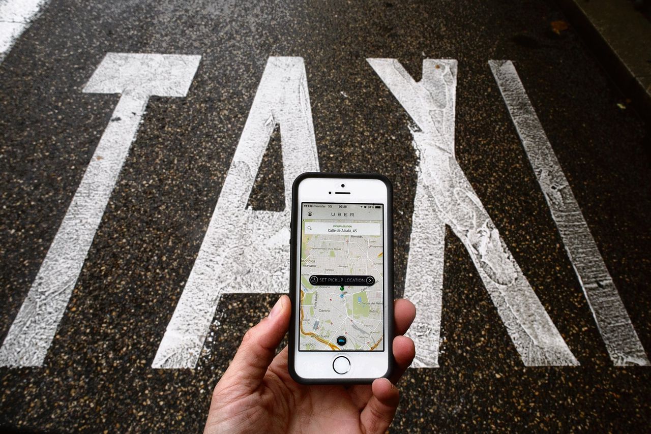 Uber ziet zich zelf als internetbedrijf, maar wordt nu als taxibedrijf aangemerkt