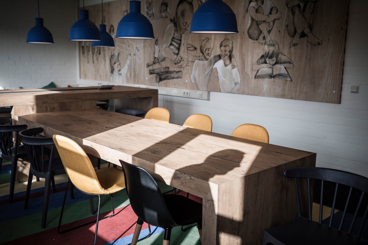 Foto van de lerarenkamer van openbare basisschool De Wynwizer in Leeuwarden in 2017, toen leraren staakten voor hogere lonen in het basisonderwijs.