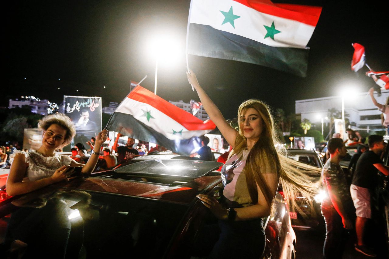 Syrische vlaggen in de straten van Damascus na de verkiezingsdag.