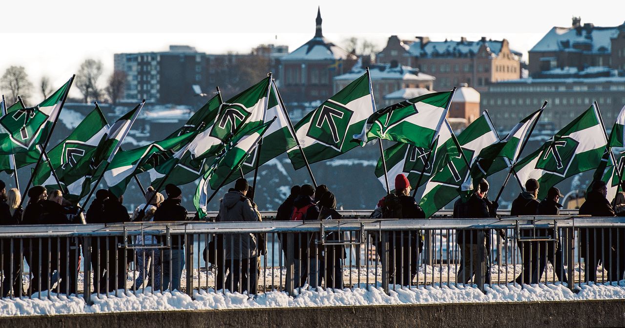 Aanhangers van de neonazistische Noordse Verzetsbeweging demonstreren in het centrum van Stockholm, november vorig jaar. In 2016 waren er in het land 3.064 extreem-rechtse activiteiten.