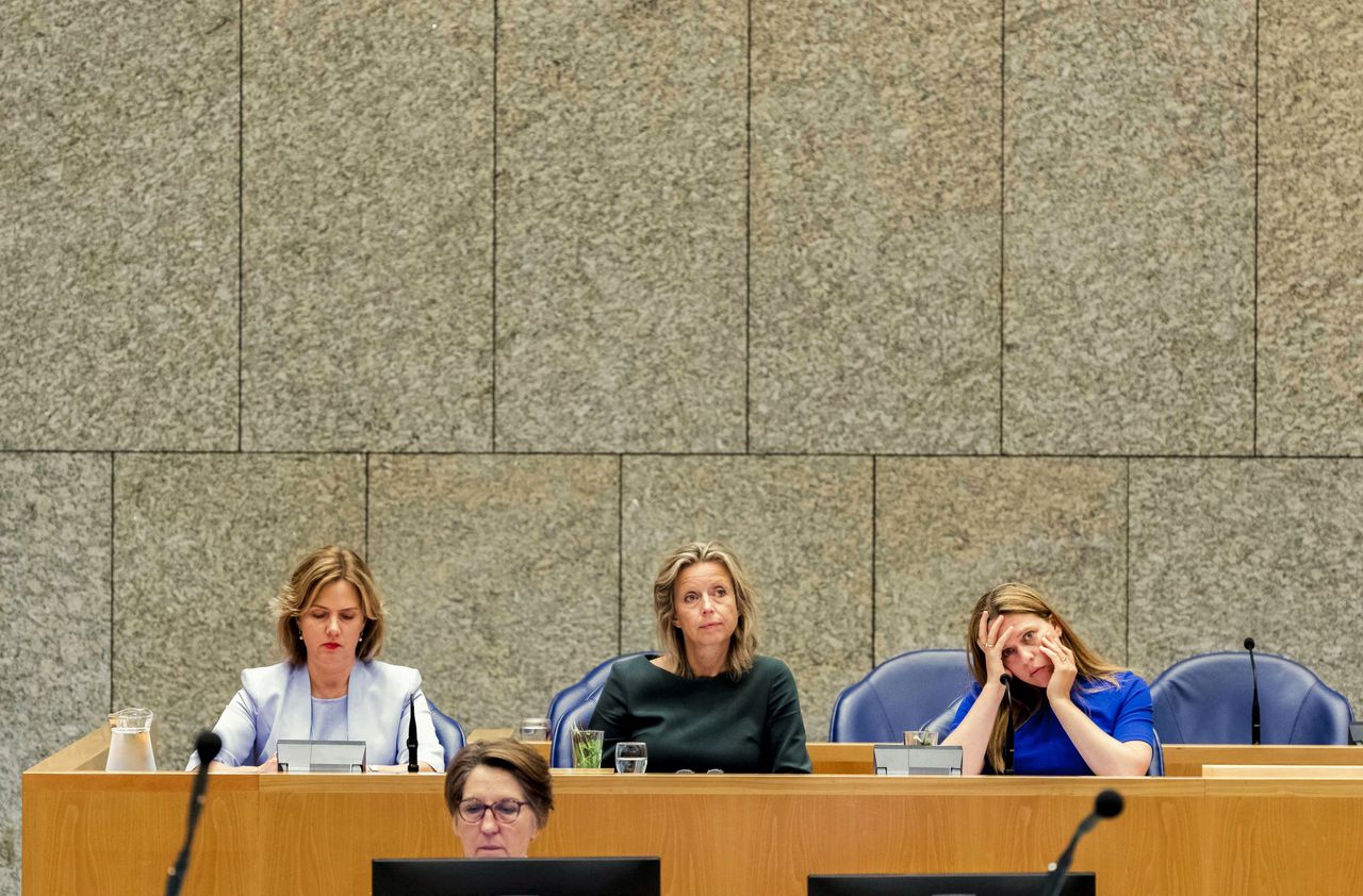 Ministers Cora van Nieuwenhuizen, Kajsa Ollongren en Carola Schouten tijdens het Tweede Kamerdebat over de uitspraak van de Raad van State over het stikstofbeleid.