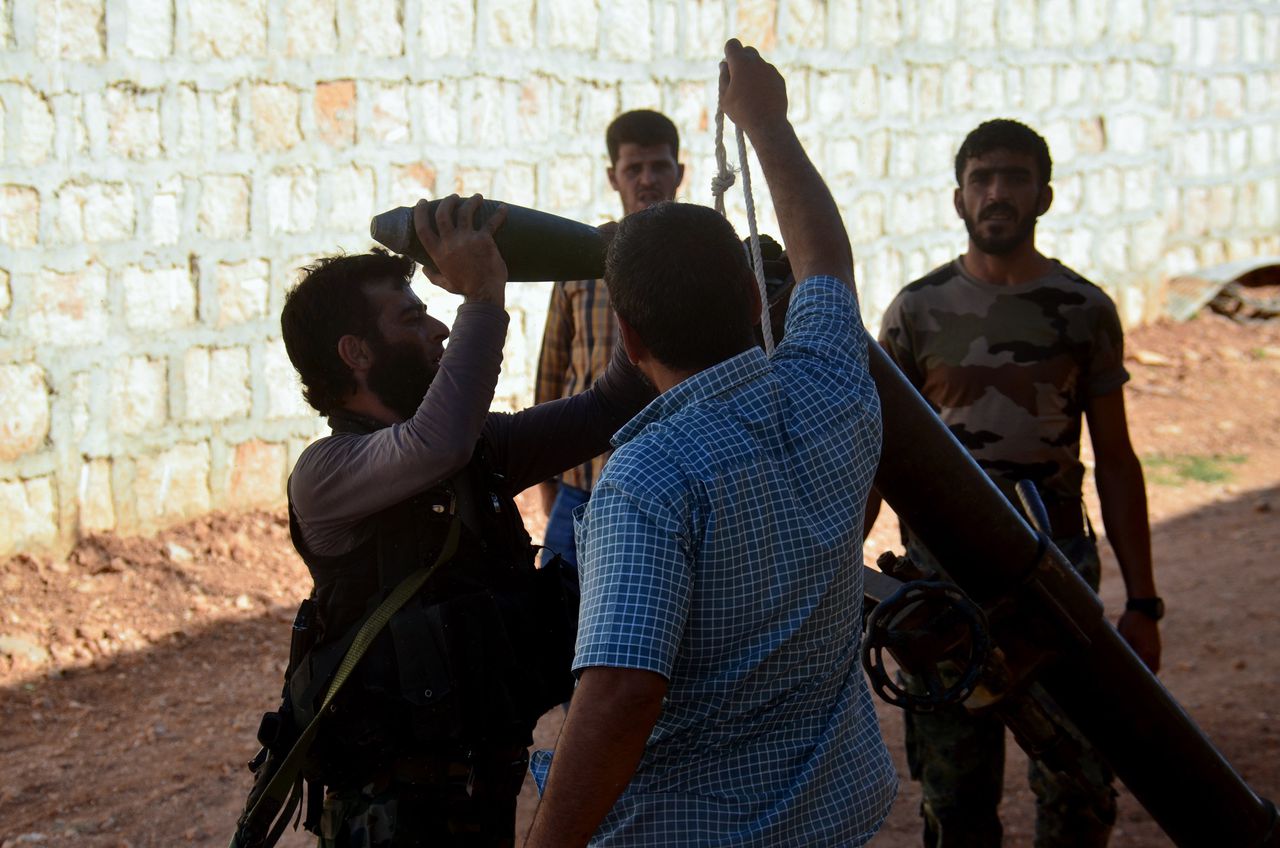 Strijders van de groepering Jabhat al-Shamiya in het noorden van Aleppo, in 2015.