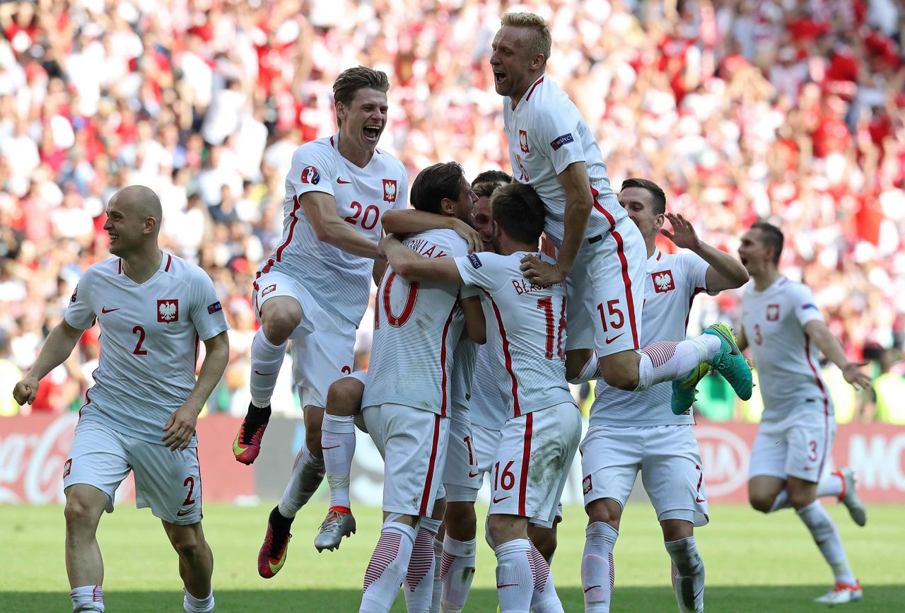 Polen verslaat Zwitserland op EK na penalty’s 