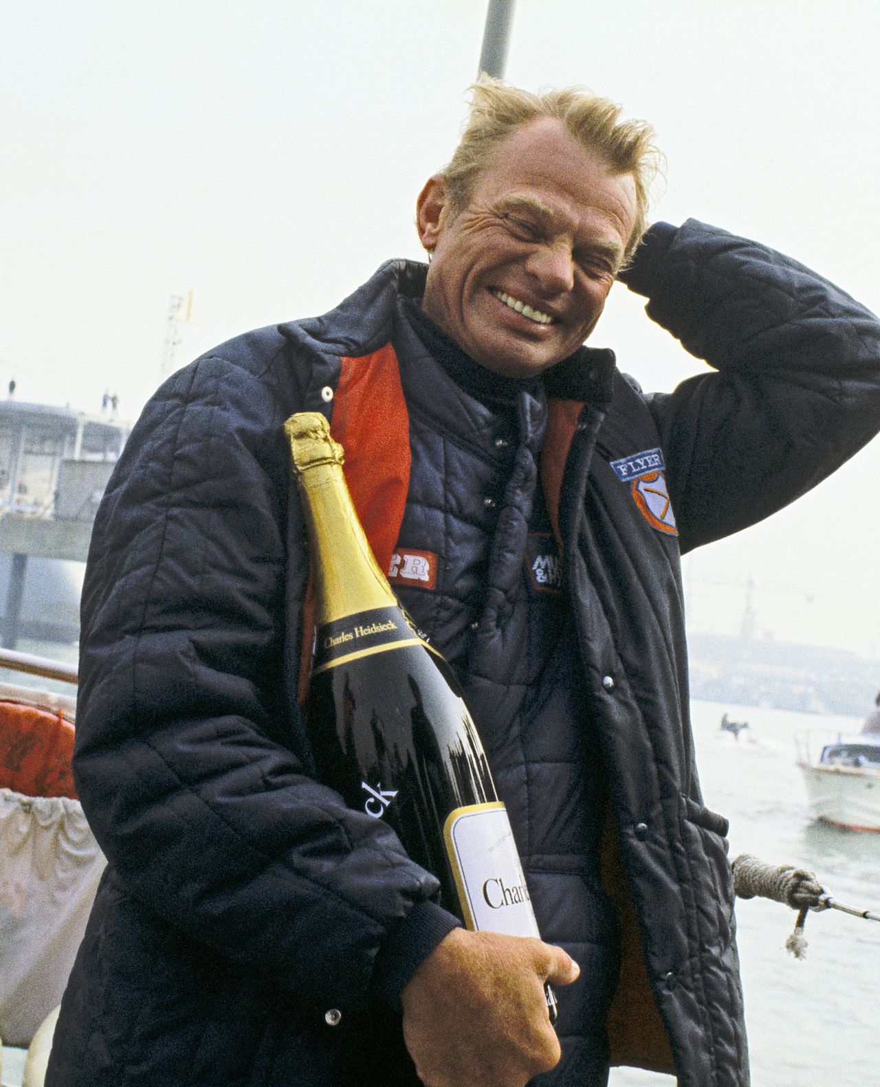 Conny van Rietschoten koestert dolgelukkig een magnumfles champagne, nadat hij in 1982 voor de tweede keer de fameuze wereldzeilrace Whitbread around the World heeft gewonnen.