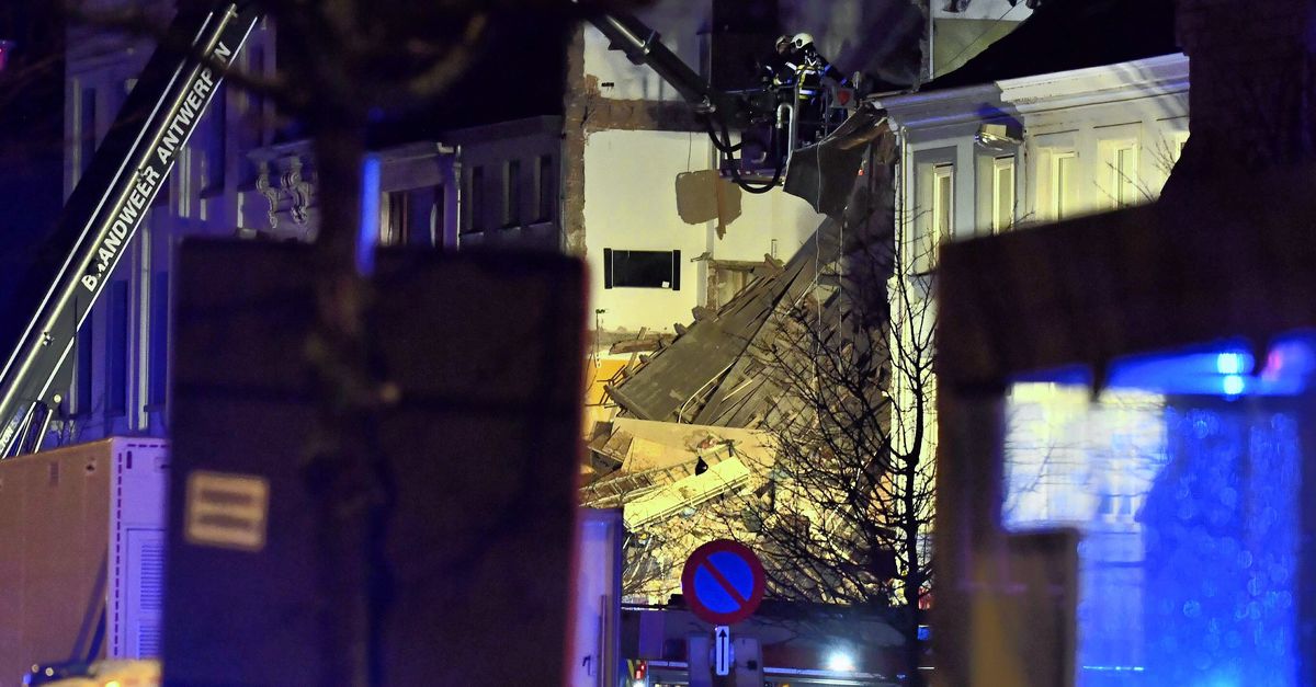 Twee doden na explosie en instorting gebouw Antwerpen NRC